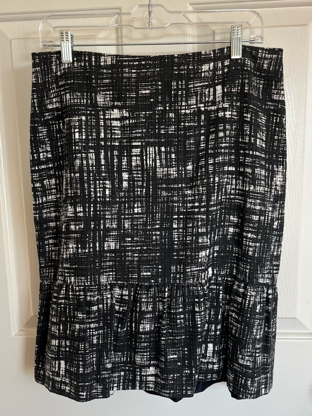 Ann Taylor Black & White Patterned Ruffle-Hem Skirt